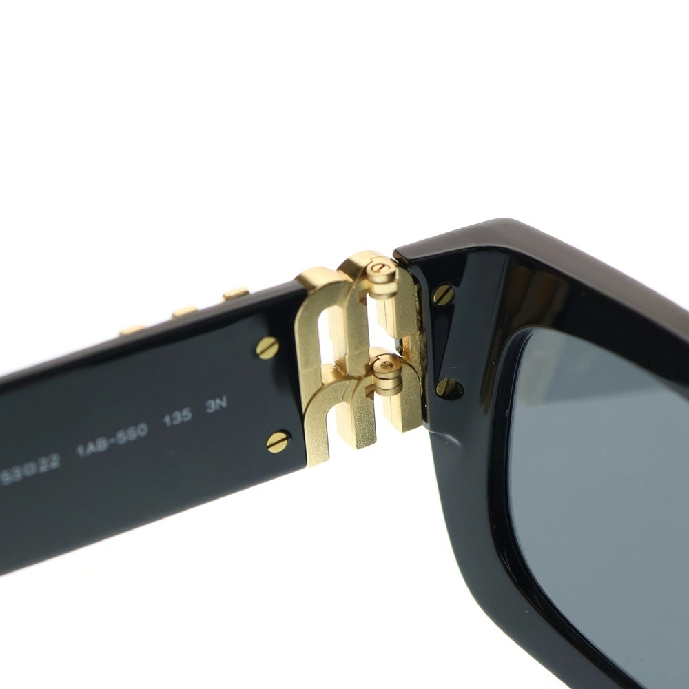 miumiu(ミュウミュウ) グリンプス テンプルロゴグレーレンズスクエアサングラス ブラック SMU09W_E1AB_F05S0_C_053