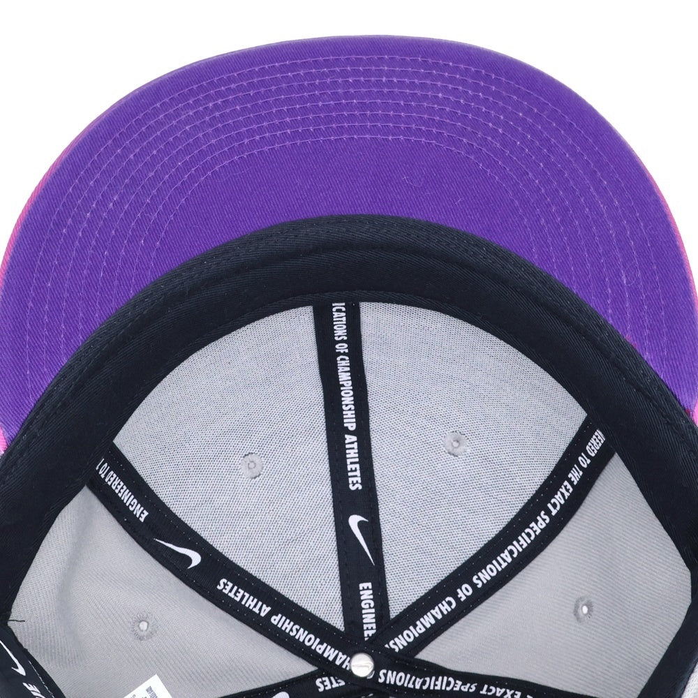 NIKE(ナイキ) フロント刺繍ロゴ ベースボールキャップ グレー/パープル