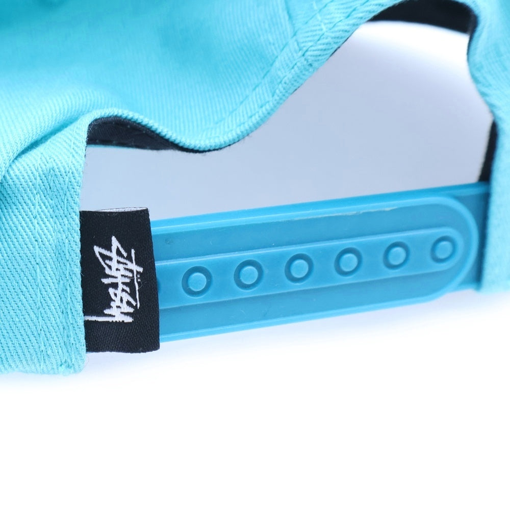 STUSSY(ステューシー) フロント刺繍ロゴ スナップバックキャップ ライトブルー