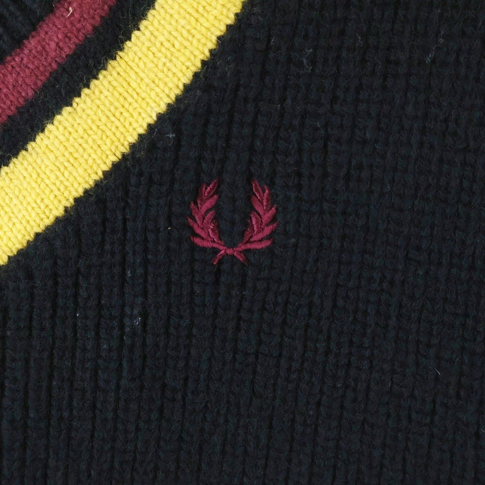 FRED PERRY(フレッドペリー) フロント刺繍ロゴ Vネックニットベスト レディース ブラック FZ7230