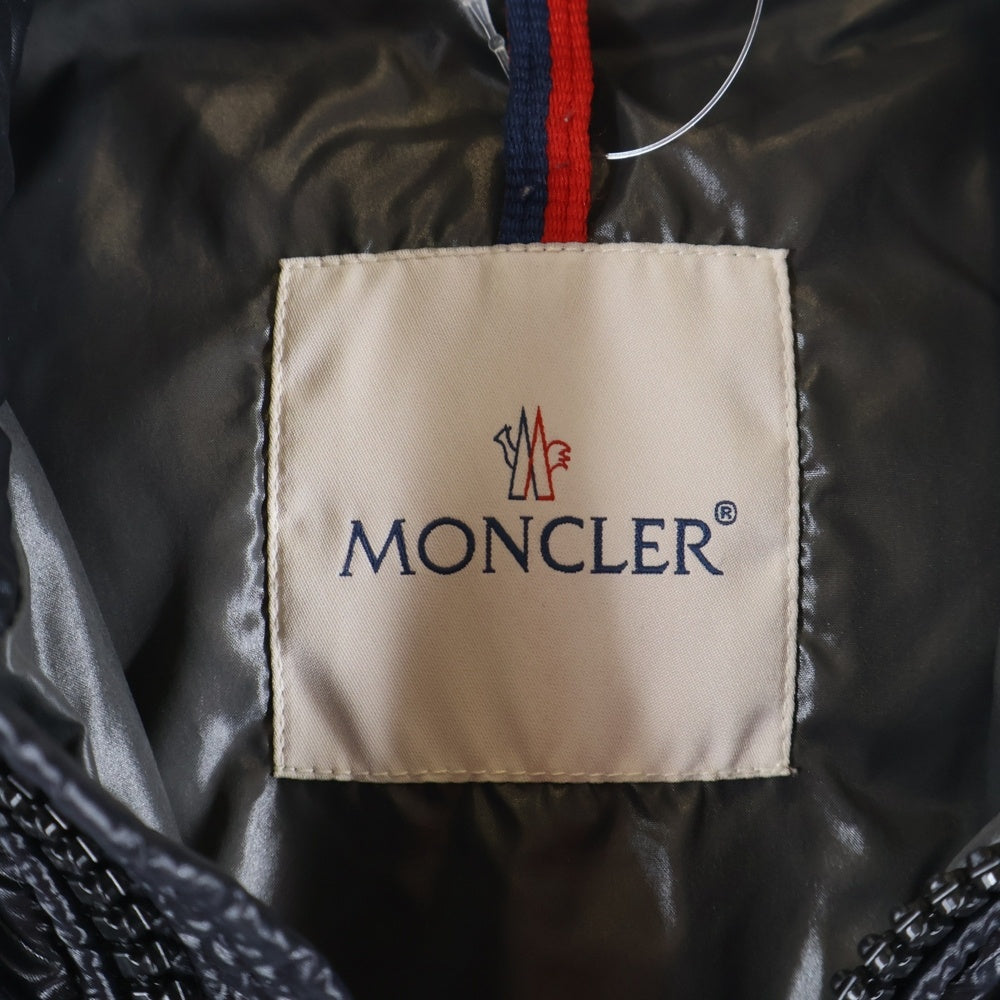 MONCLER(モンクレール) MAYA GIUBBOTTO マヤ ロゴワッペン付き フーディダウンジャケット ブラック F20911A53600 68950
