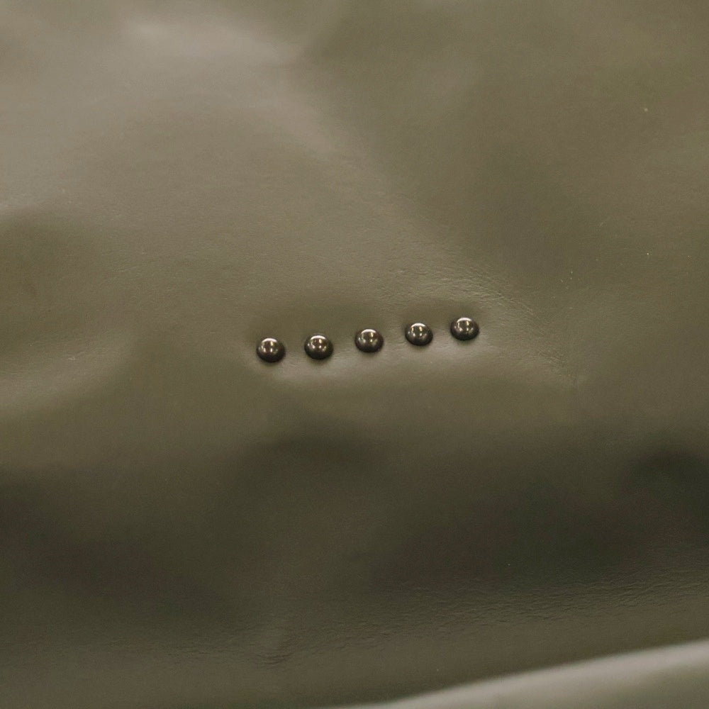 DUREN(デューレン) スタッズ付き クリンクルレザー トートバッグ カーキ