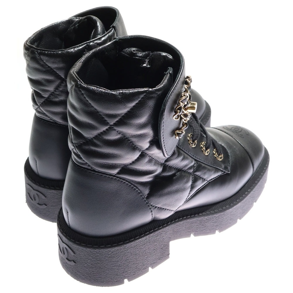 CHANEL(シャネル) 24AW マトラッセ ココマーク キルティングレザーショートブーツ レディース ブラック/ゴールド G45923