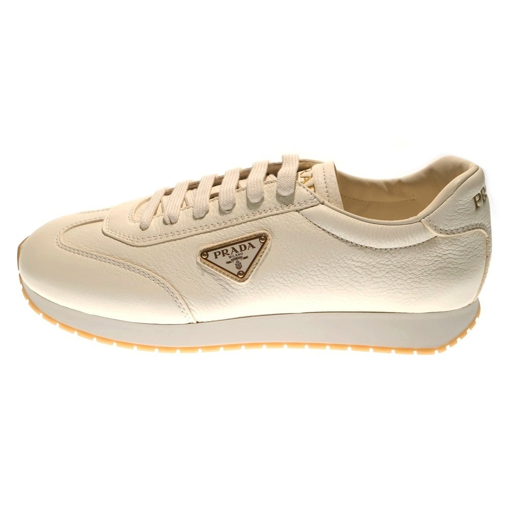 PRADA(プラダ) メタルロゴプレート レザーローカットスニーカー ホワイト