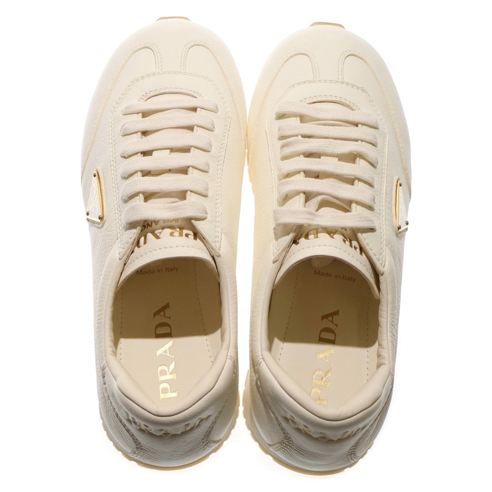 PRADA(プラダ) メタルロゴプレート レザーローカットスニーカー ホワイト
