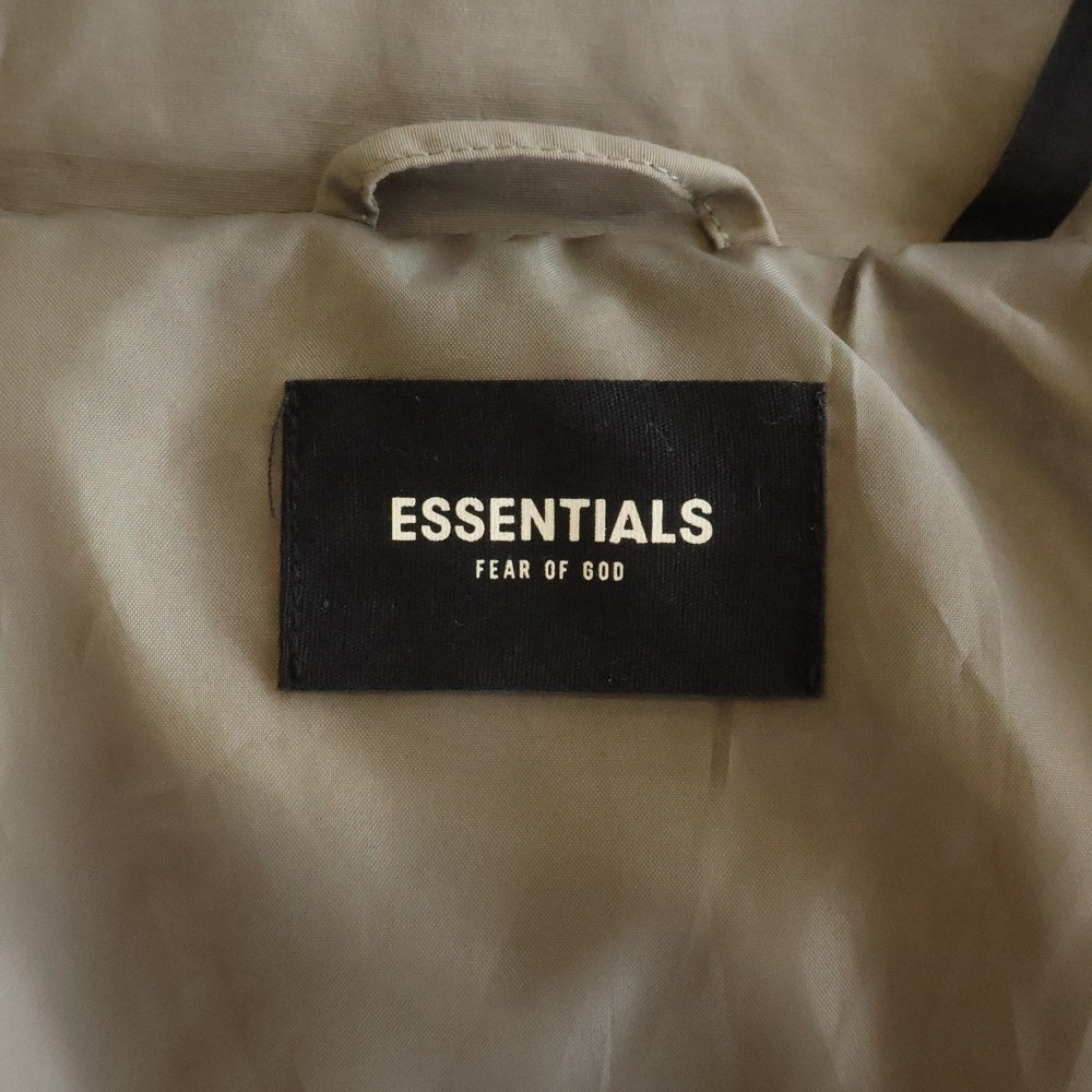 FEAR OF GOD ESSENTIALS(フィアオブゴッド エッセンシャルズ) PUFFER JACKET パファー ジップアップ ダウンジャケット ベージュ