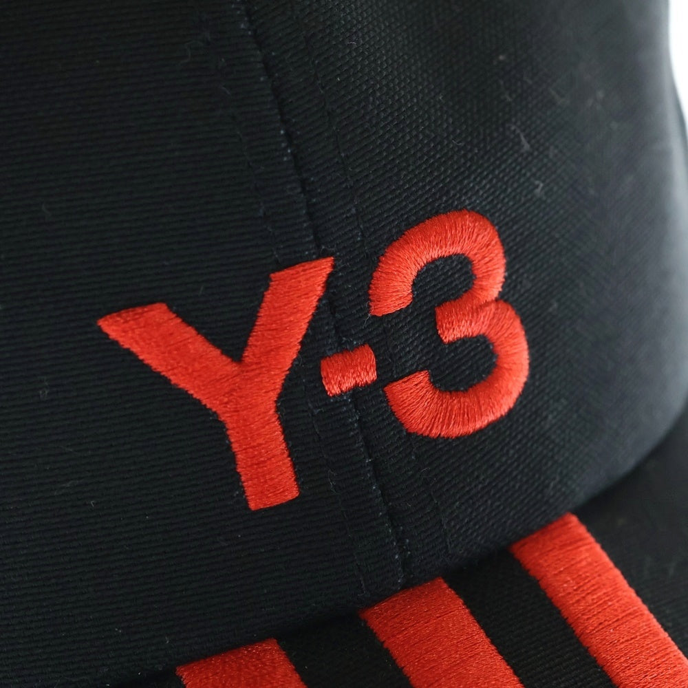 Y-3(ワイスリー) フロントロゴ スリーストライプ キャップ 帽子 ブラック/レッド GJ8284