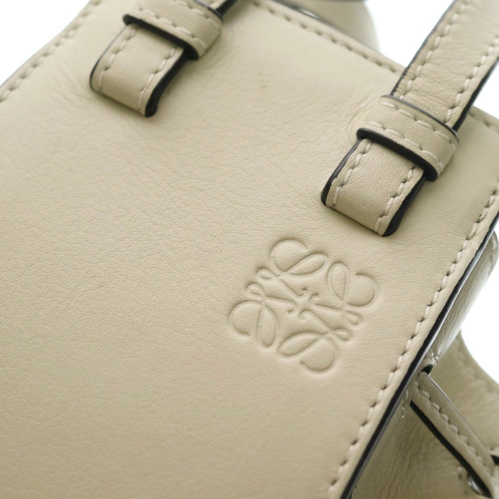 LOEWE(ロエベ) アナグラムロゴ ハンモックミニ レザー 2WAY ハンドバッグ ショルダーバッグ ホワイト レディース