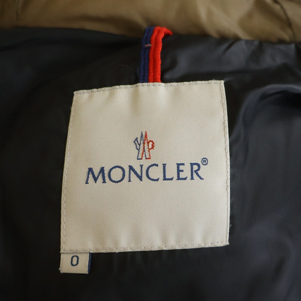 MONCLER(モンクレール) BISENTI ビゼンティ ショルダーロゴワッペン ジップアップ ダウンコート ベージュ