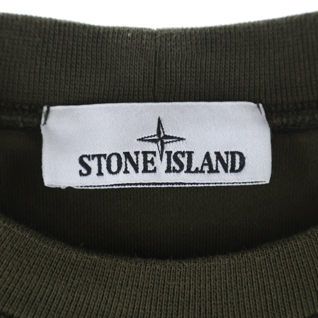 STONE ISLAND(ストーンアイランド) ORGANIC COTTON FLEECE ショルダーロゴワッペン コットン クルーネック長袖スウェットトレーナー カーキ K1S156100044S0051