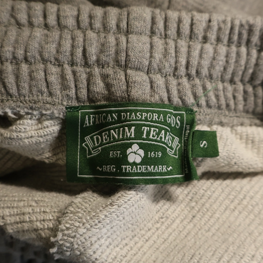 DENIM TEARS(デニムティアーズ) The Cotton Wreath Sweat Pants コットンリース 長袖スウェットパンツ グレー ‐