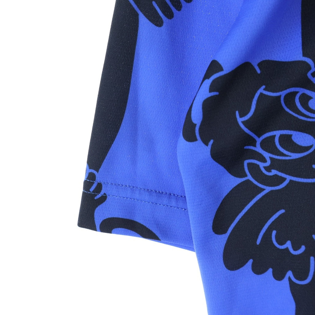 UMBRO(アンブロ) ×FUTURE ARCHIVE×TAPPEI フロントロゴ 総柄半袖ゲームシャツ ブルー UM24SSBE-GS01