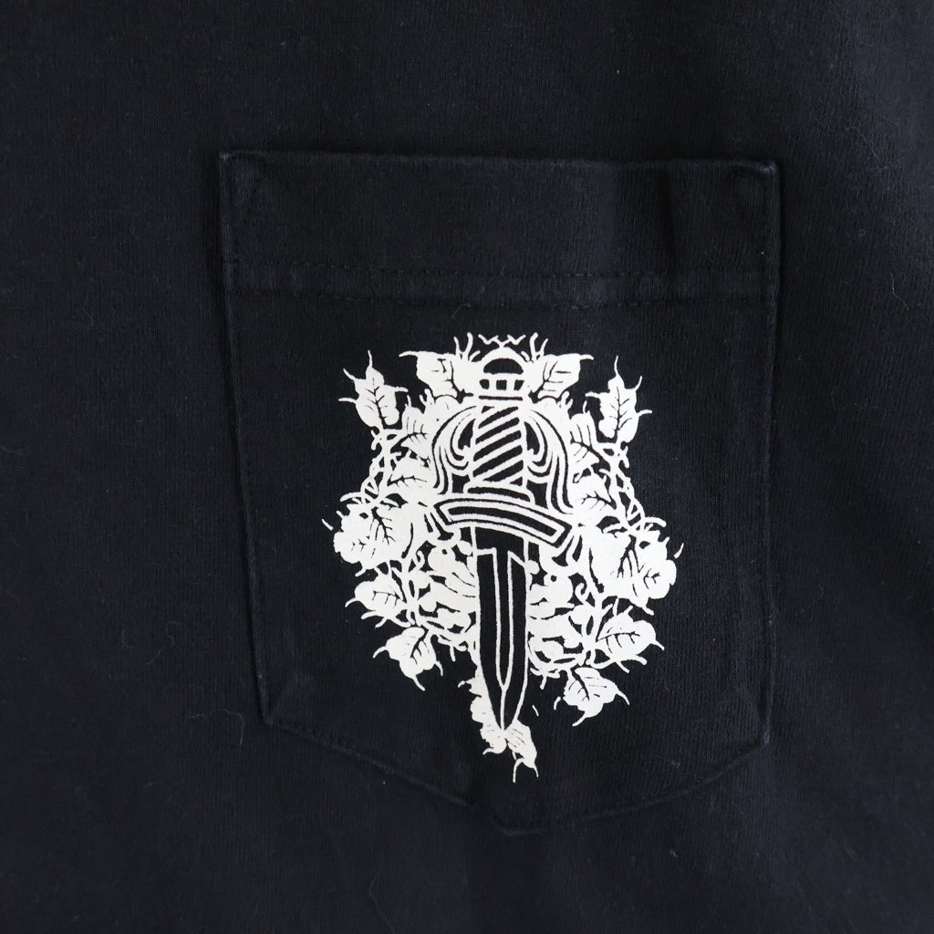 CHROME HEARTS(クロムハーツ) OLD VINE DAGGER LOGO ヴァインダガープリント クルーネック半袖Tシャツカットソー ブラック