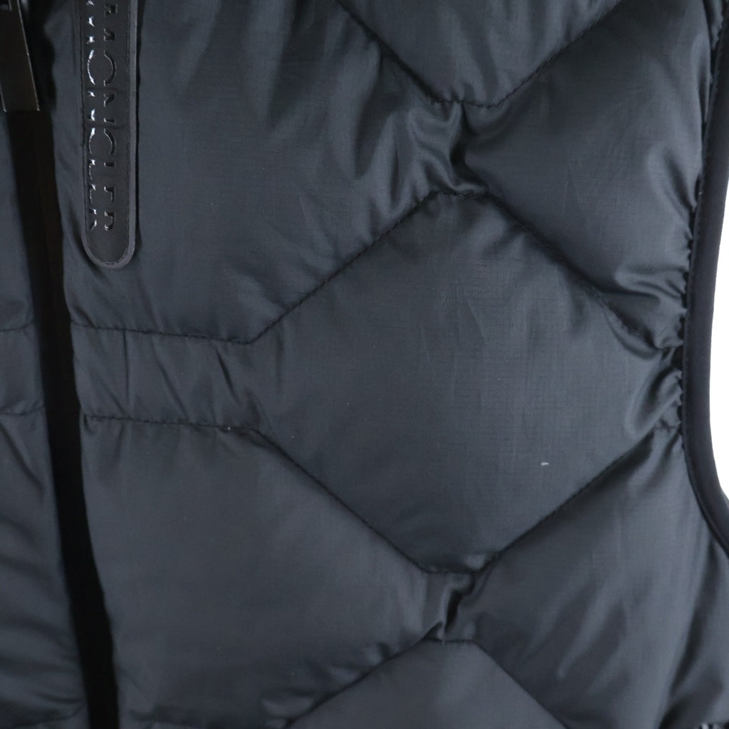MONCLER(モンクレール) 23AW ATIK ラバーロゴプリント キルティングダウンベスト ブラック I10911A00031 596IU