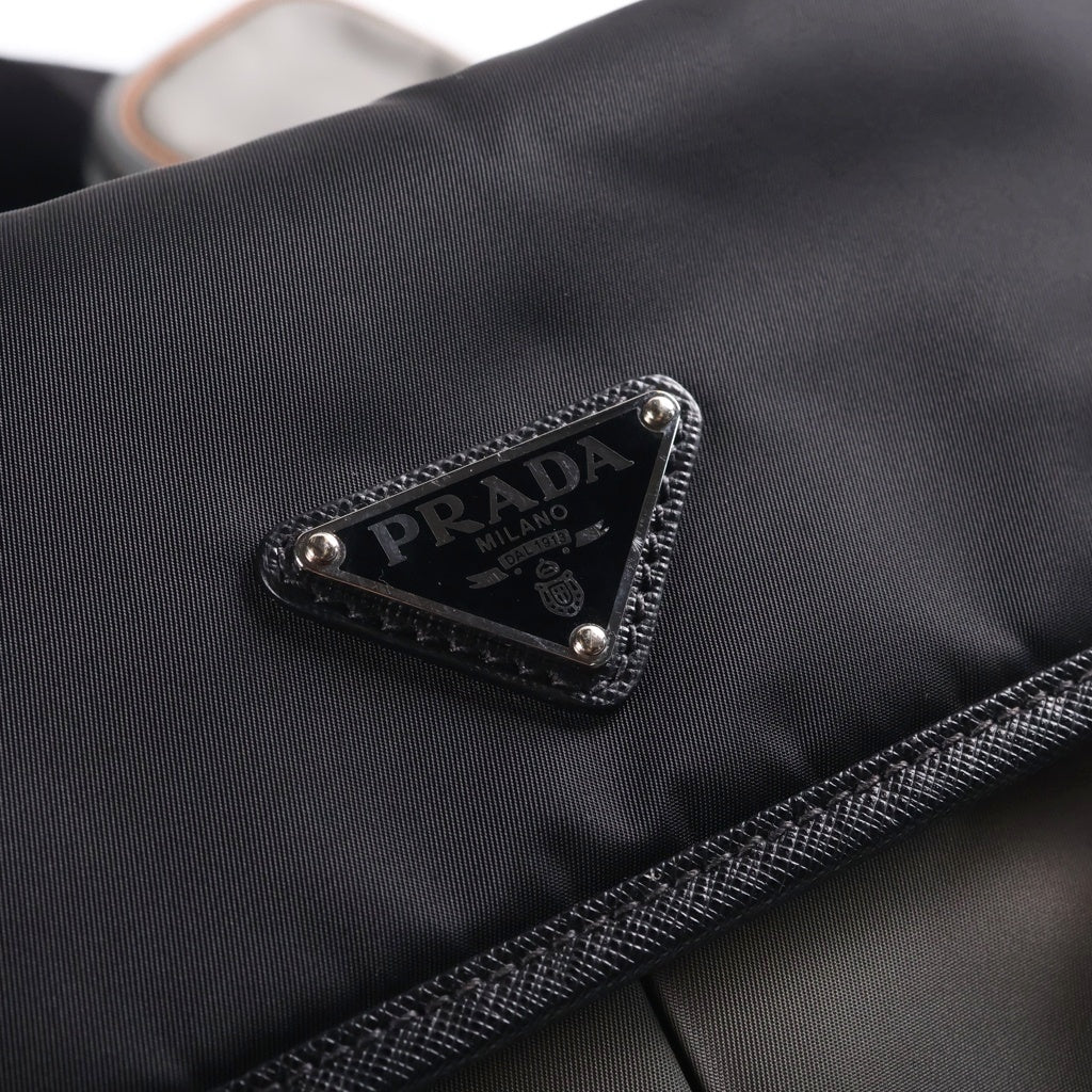 PRADA(プラダ) Re-Nylon サフィアーノレザー切り替えナイロンショルダーバッグ ブラック/グレー 2VD769