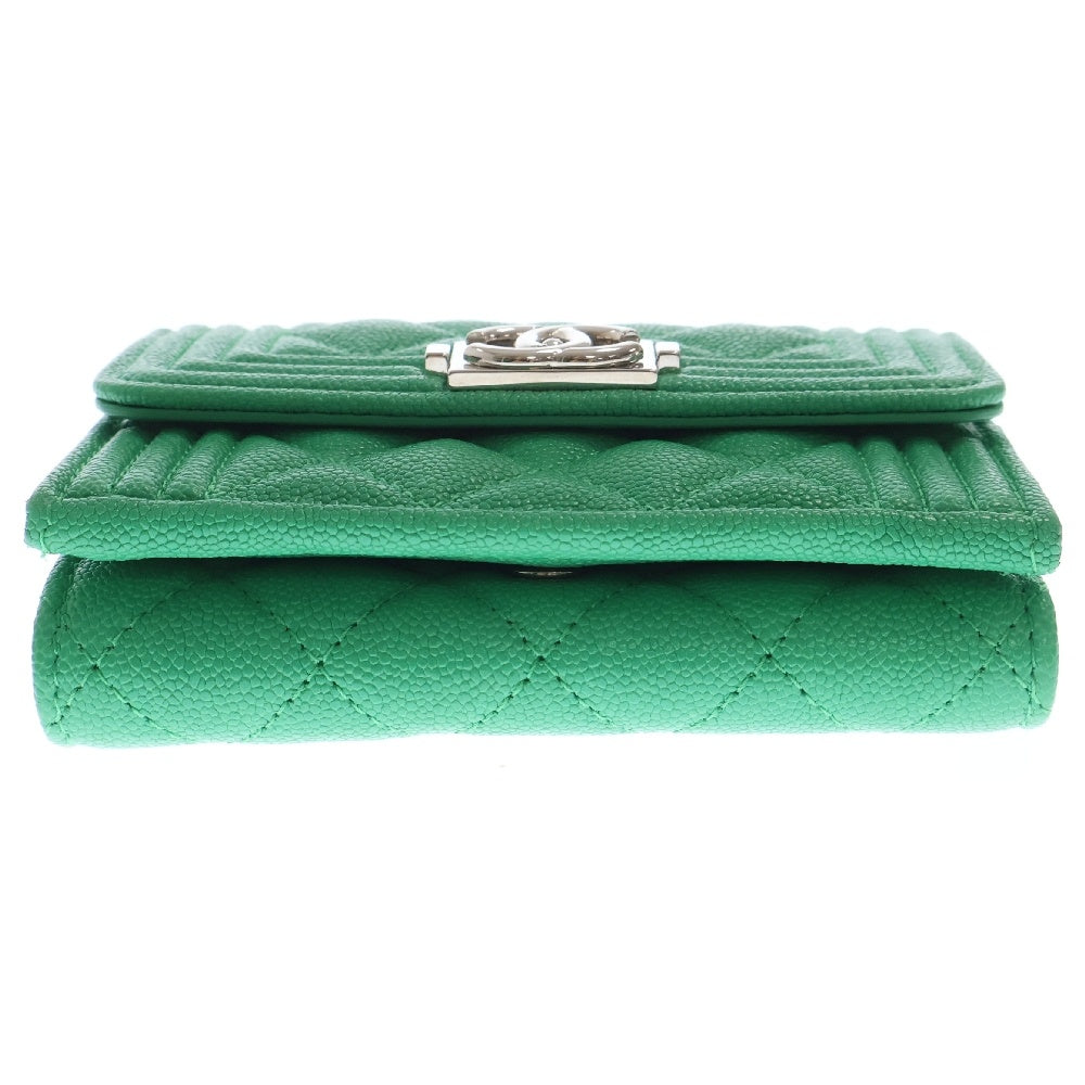 CHANEL(シャネル) ボーイシャネル 三つ折り財布 グリーン キャビアスキン レザー シルバー金具 A84432