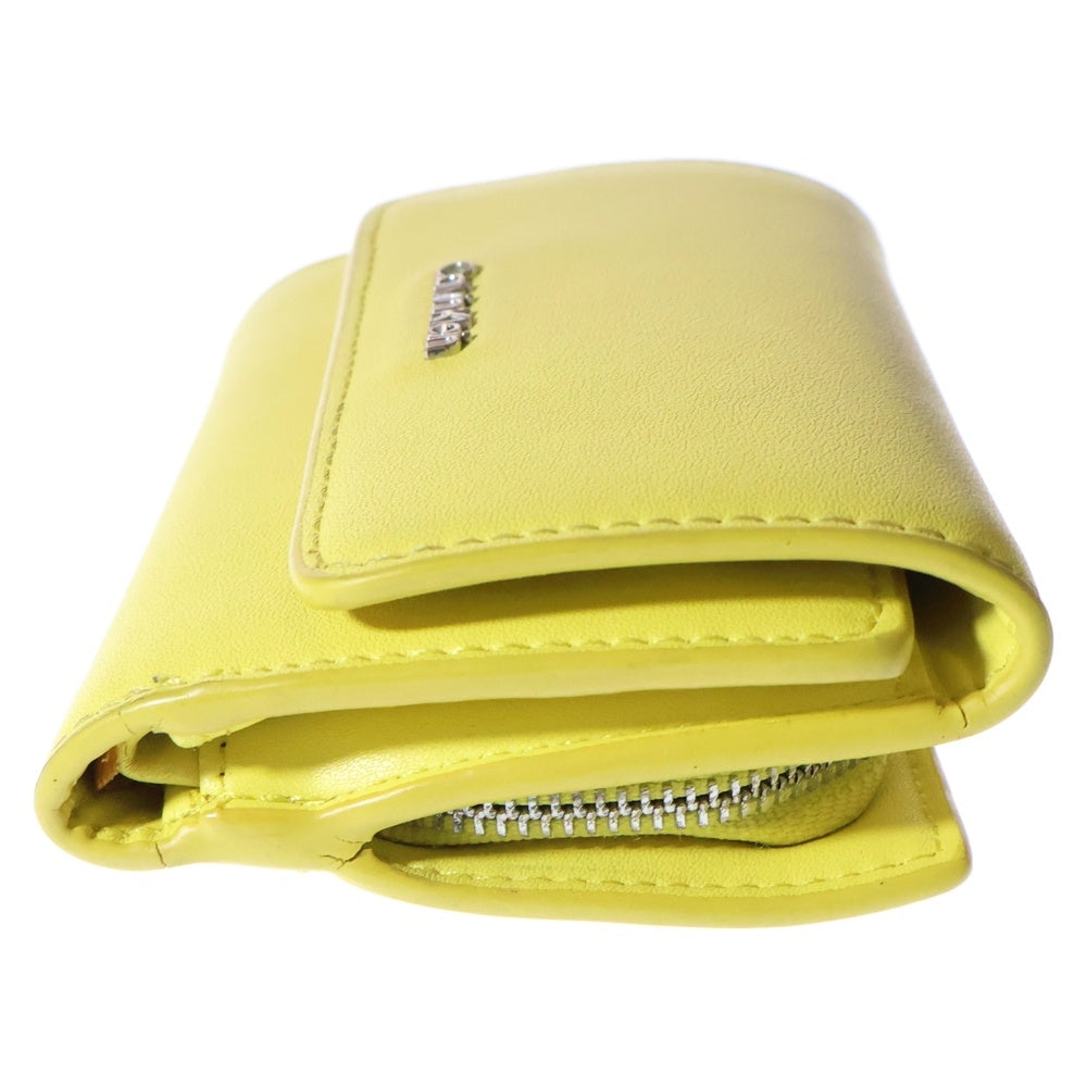 Calvin Klein(カルバンクライン) ロゴプレート レザー コンパクトウォレット 三つ折り財布 シルバー金具 イエロー