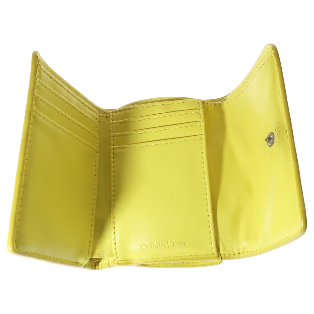 Calvin Klein(カルバンクライン) ロゴプレート レザー コンパクトウォレット 三つ折り財布 シルバー金具 イエロー