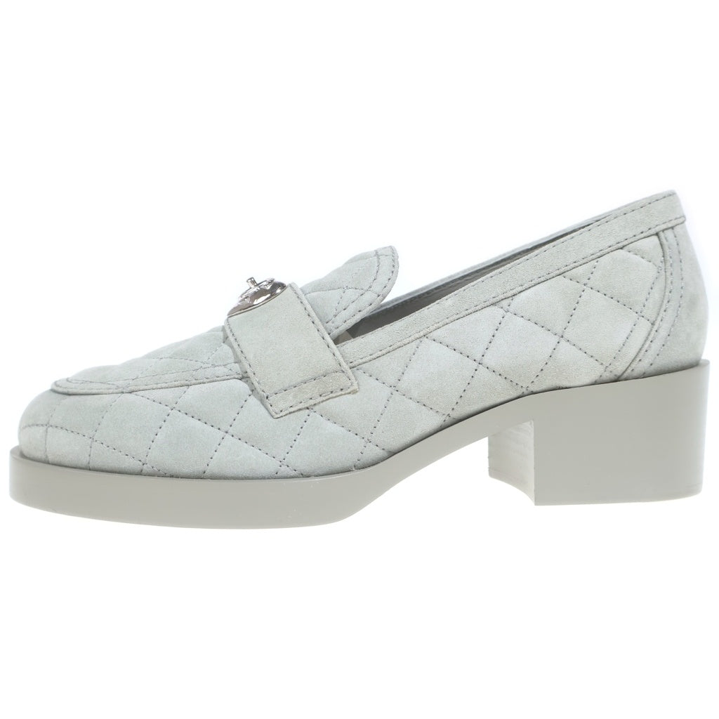 CHANEL(シャネル) ハートターンロック マトラッセ スエードレザー ヒール ローカットシューズ ローファー グレー レディース G39697