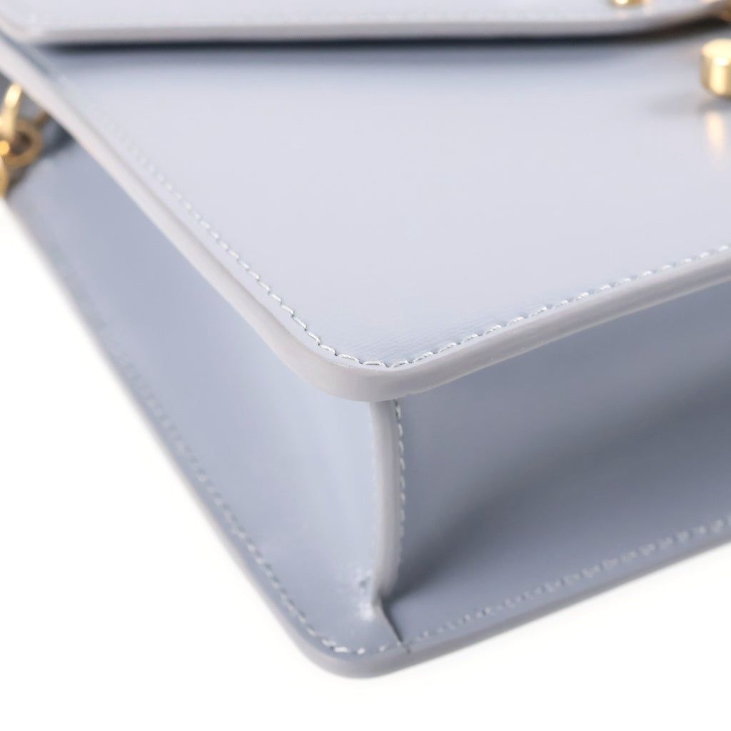CELINE(セリーヌ) チェーンウォレット マーゴ トリオンフ シャイニーカーフスキン ゴールド金具 グレーブルー レディース