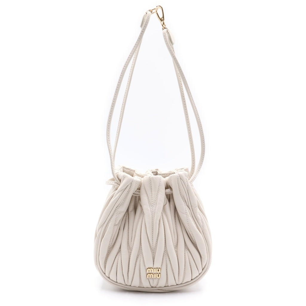 miumiu(ミュウミュウ) マテラッセ 巾着ポーチ ミニハンドバッグ ホワイト レザー 5ND022 ゴールド金具 レディース
