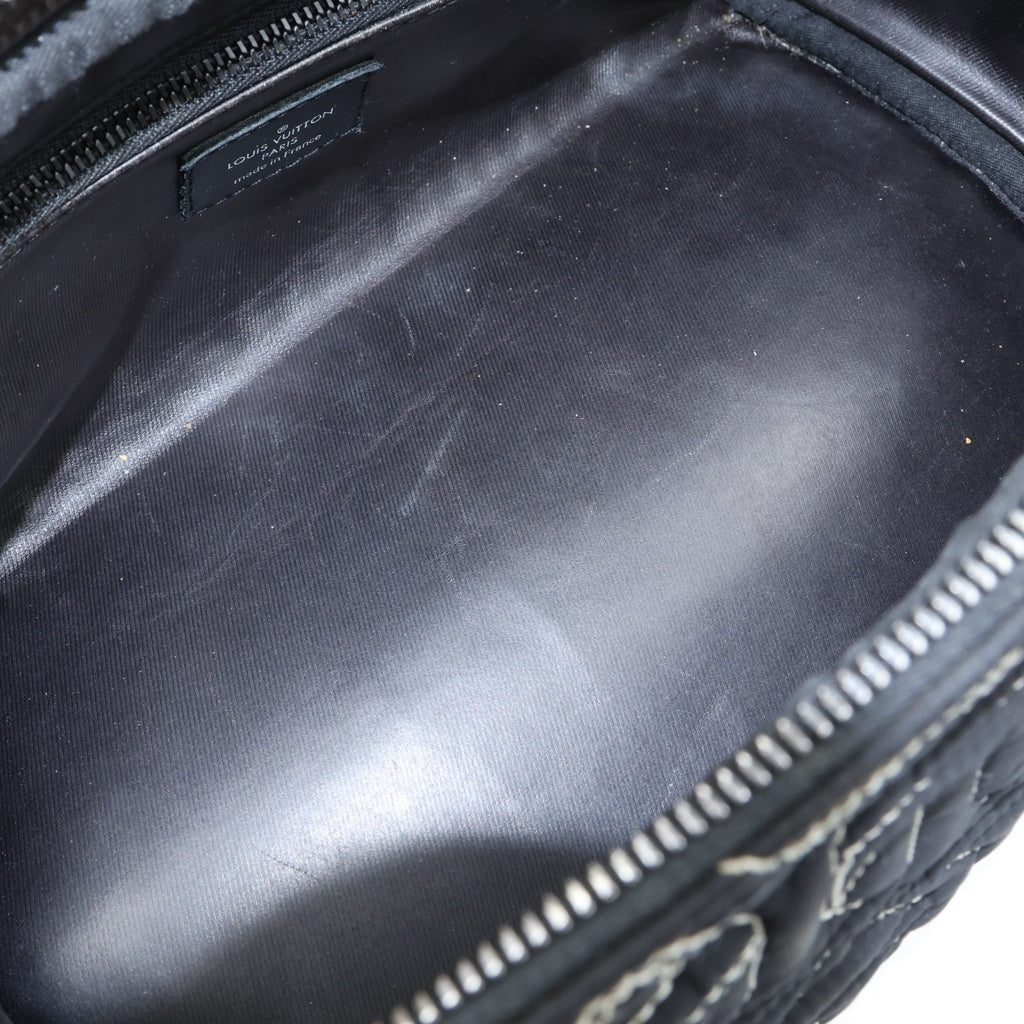 LOUIS VUITTON(ルイヴィトン) ドップキット スノークラッチバッグ セカンドバッグ ブラック ナイロン M21435 ブラック金具