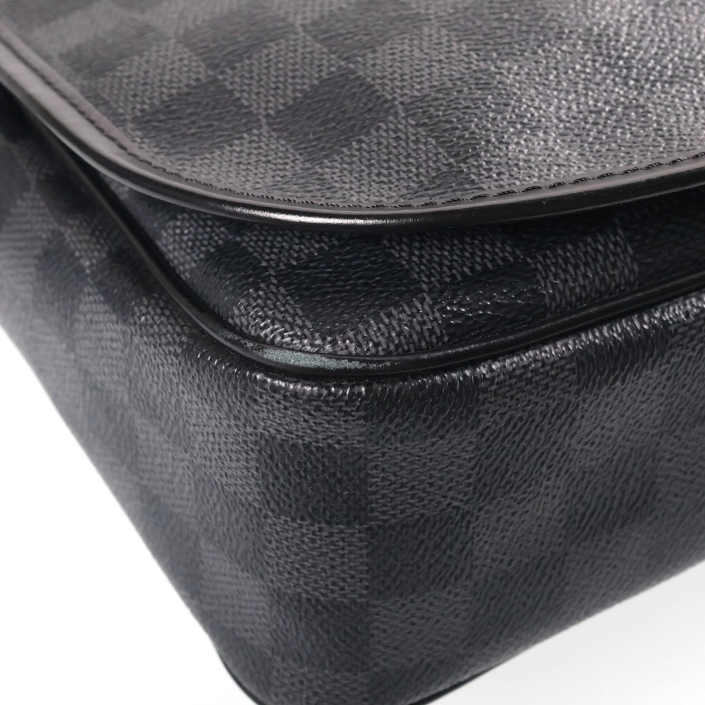 LOUIS VUITTON(ルイヴィトン) グラフィット ダニエルGM ショルダーバッグ メッセンジャーバッグ ブラック PVC×レザー N58033