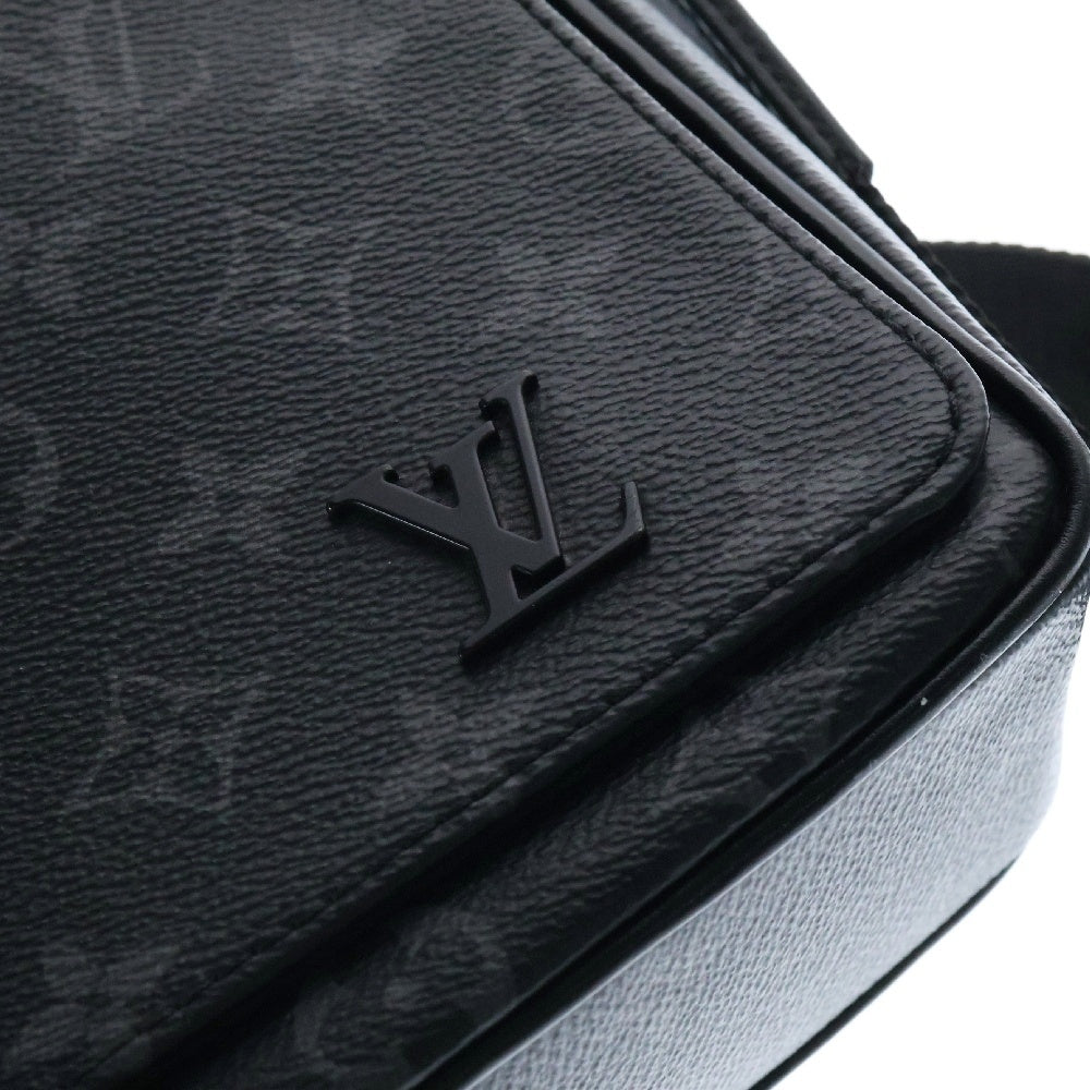 LOUIS VUITTON(ルイヴィトン) モノグラムエクリプス ディスリクトPM ショルダーバッグ ブラック シルバー金具 PVC M46255