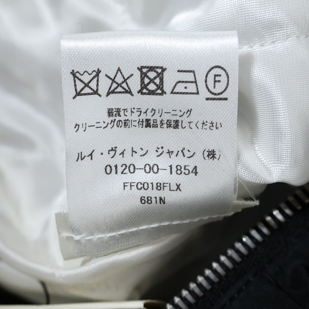 LOUIS VUITTON(ルイヴィトン) モノグラム総柄 ロゴバックル ベルト付き シルク混 ジップアップ ダウン ロング ジャケット コート ブラック レディース FFC018FLX