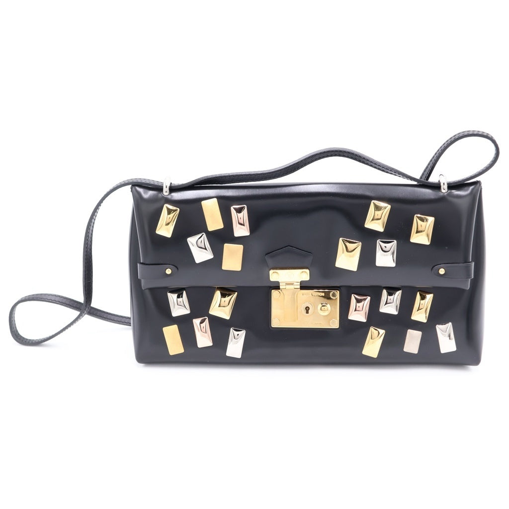 LOUIS VUITTON(ルイヴィトン) スタッズ サックトライアングル リミテッドエディションPM ショルダーバッグ ブラック レザー ゴールド金具 レディース