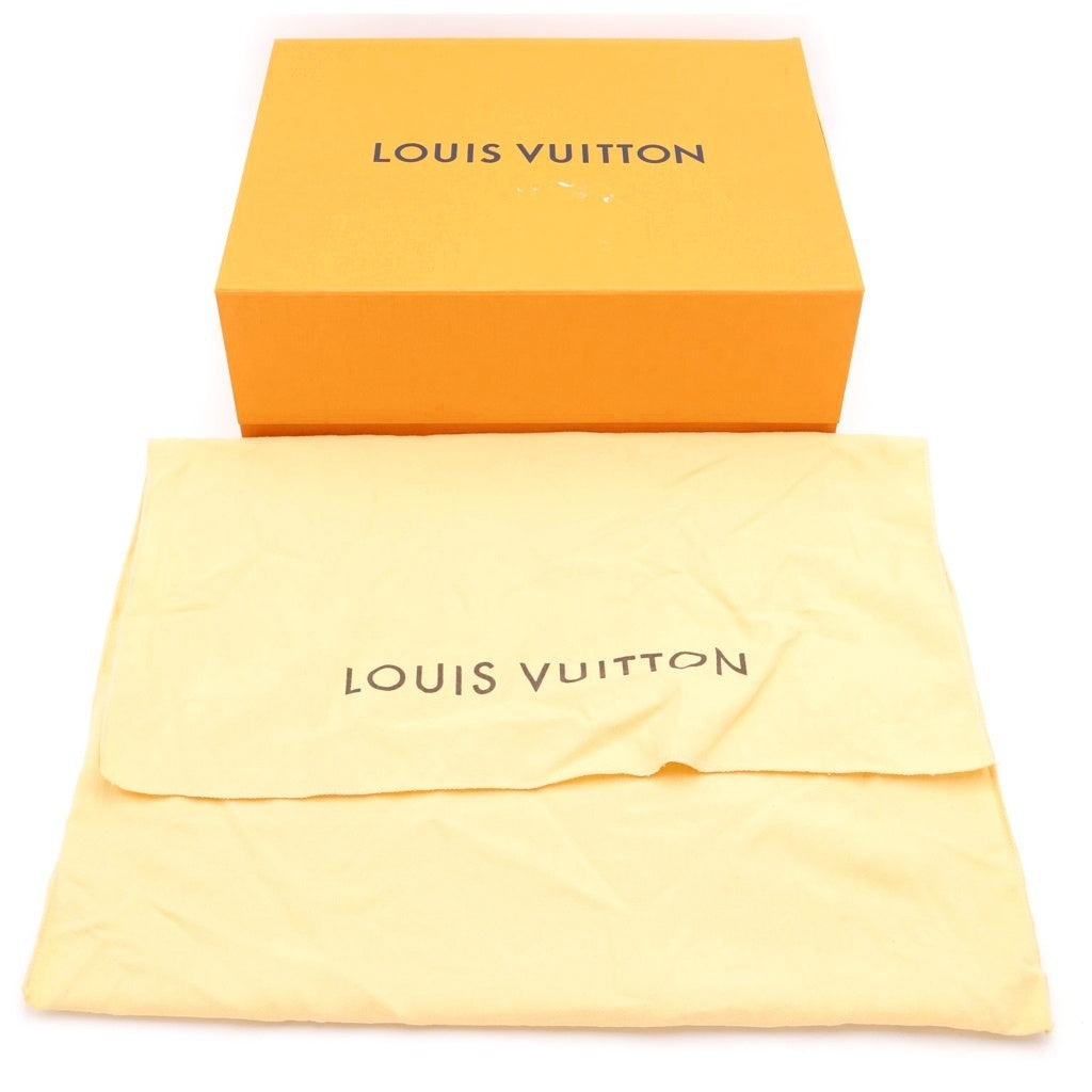 LOUIS VUITTON(ルイヴィトン) スタッズ サックトライアングル リミテッドエディションPM ショルダーバッグ ブラック レザー ゴールド金具 レディース