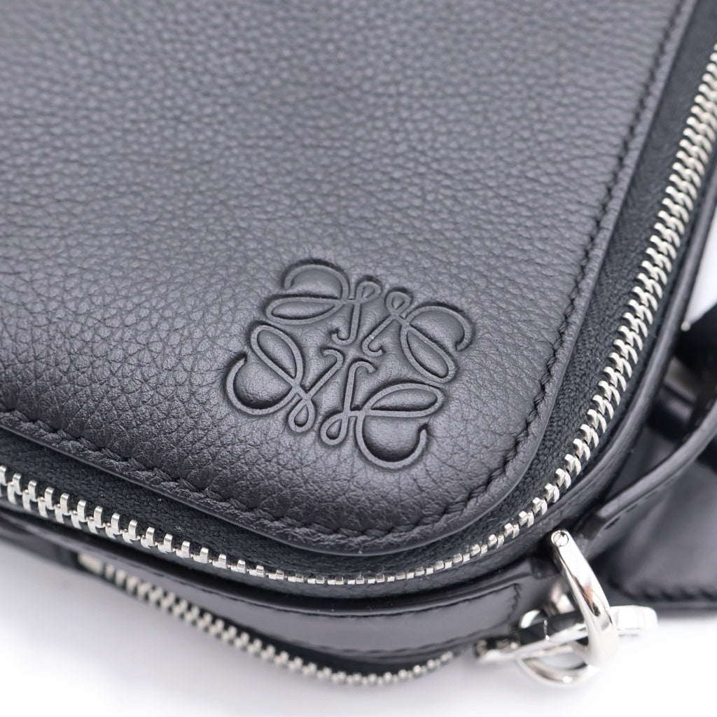 LOEWE(ロエベ) アナグラム カメラバッグ ミニ ショルダーバッグ ソフトグレインカーフ ブラック C660R41X02 シルバー金具