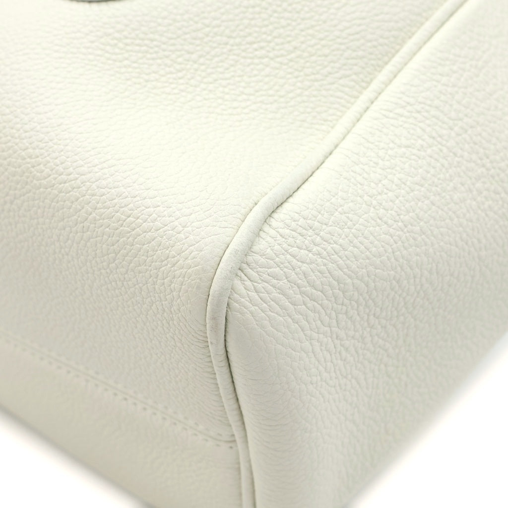 CELINE(セリーヌ) キュイルトリオンフスモールカバドローストリングバッグ ショルダーバッグ ホワイト グレインドカーフスキン 111013ENY.01HT ゴールド金具 レディース