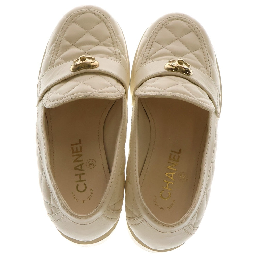 CHANEL(シャネル) ココマーク ハートターンロック キルティング レザー ヒール ローカットシューズ ローファー ホワイト/ゴールド レディース G39697