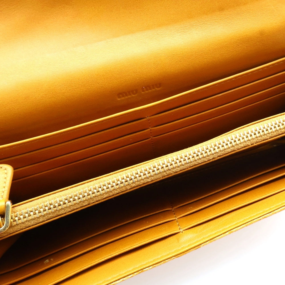 miumiu(ミュウミュウ) ロゴプレート クロコ型押し パテントレザー ロングウォレット 二つ折り財布 ゴールド金具 オレンジ