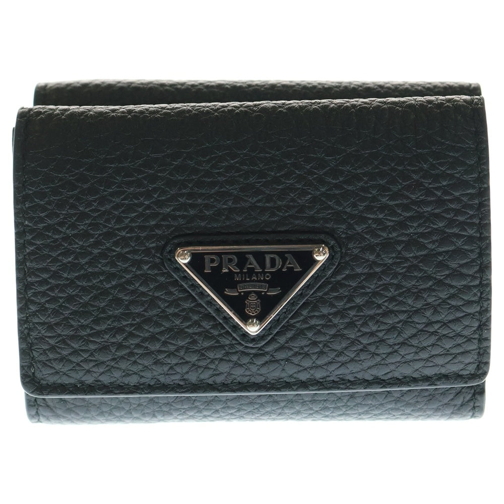 PRADA(プラダ) トライアングルロゴプレート ヴィッテロダイノ レザー コンパクトウォレット 三つ折り財布 シルバー金具 ブラック 2MH042