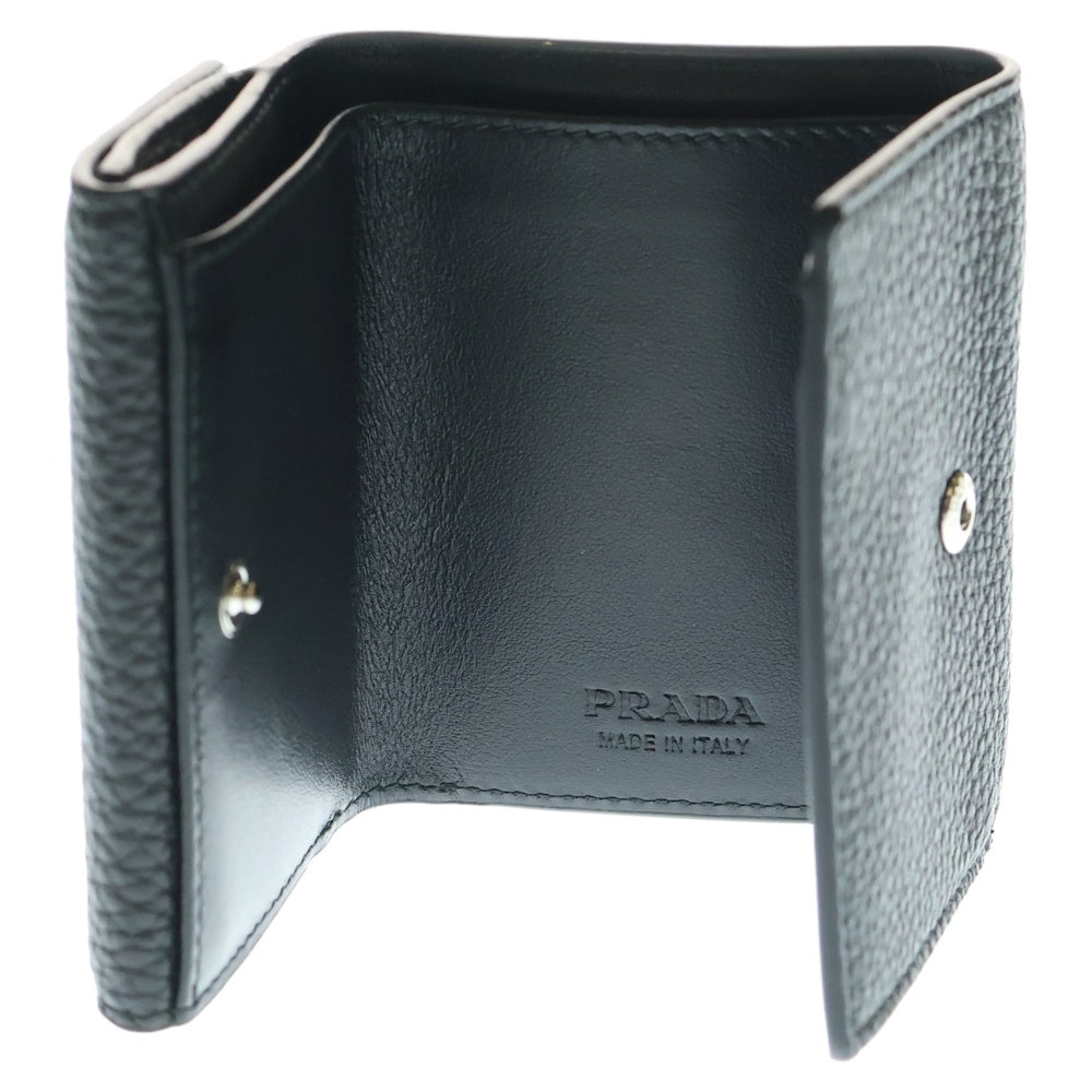 PRADA(プラダ) トライアングルロゴプレート ヴィッテロダイノ レザー コンパクトウォレット 三つ折り財布 シルバー金具 ブラック 2MH042