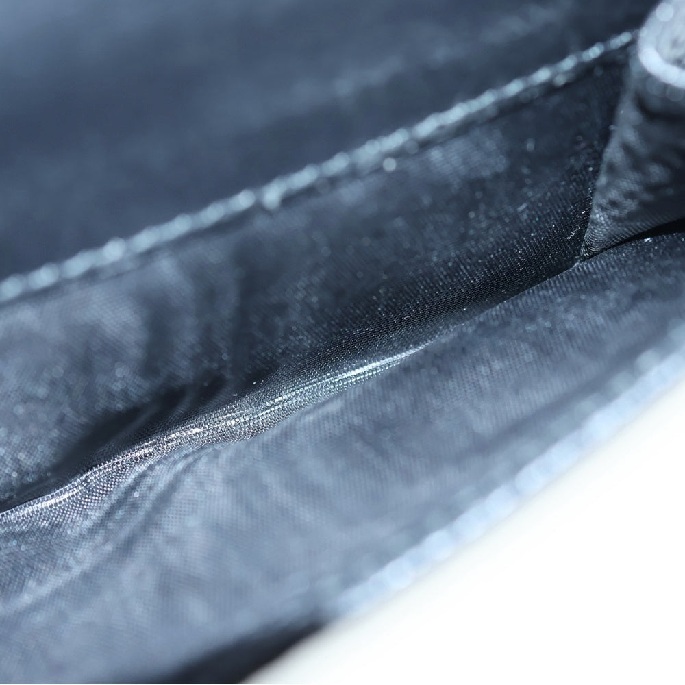 PRADA(プラダ) トライアングルロゴプレート ヴィッテロダイノ レザー コンパクトウォレット 三つ折り財布 シルバー金具 ブラック 2MH042