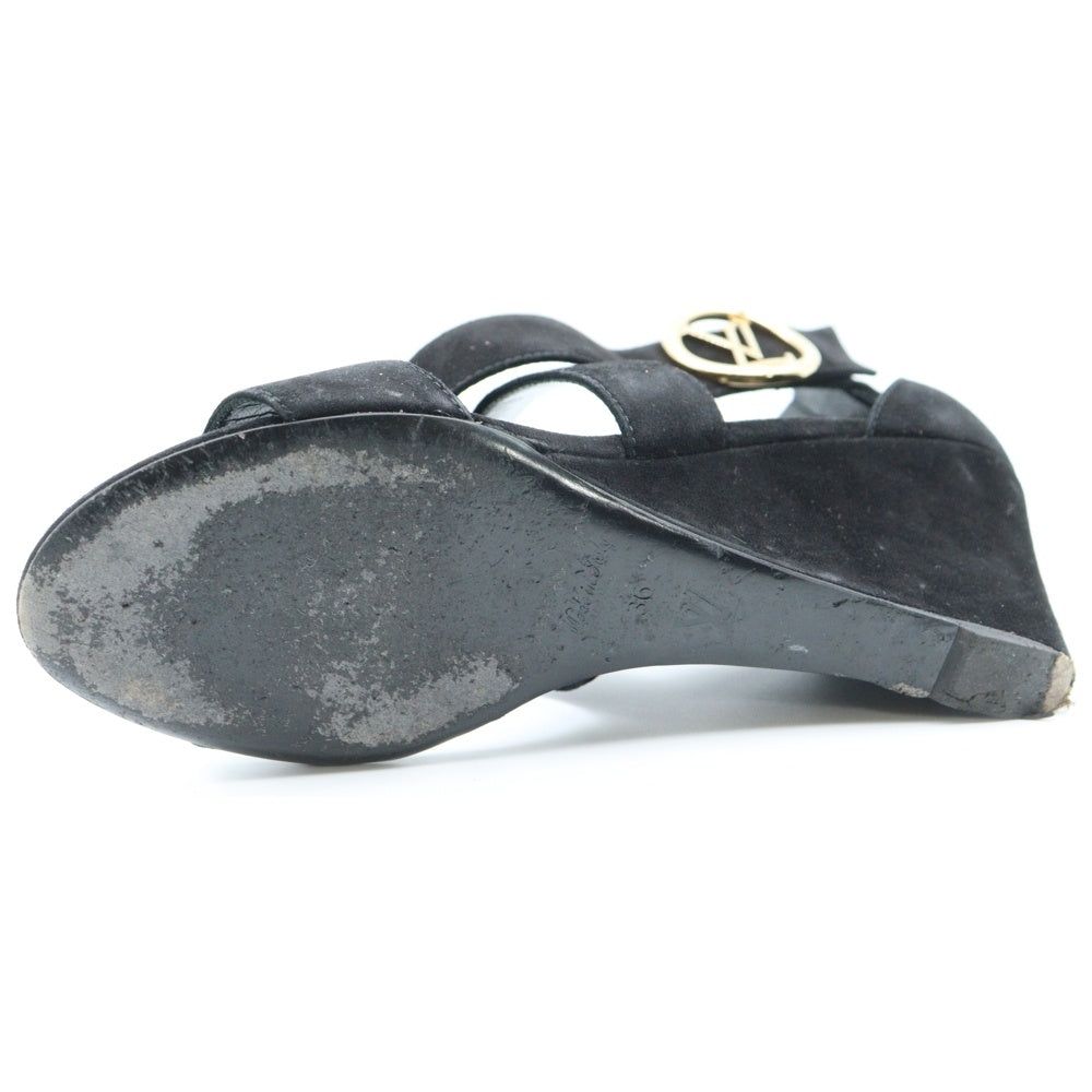 LOUIS VUITTON(ルイヴィトン) ホライズンライン LVロゴプレート スエードレザー ウェッジソール ヒール ストラップ サンダル シューズ ゴールド金具 ブラック レディース