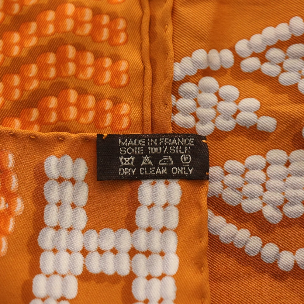HERMES(エルメス) カレ70 KELLY EN PERLES シルクスカーフ オレンジ レディース