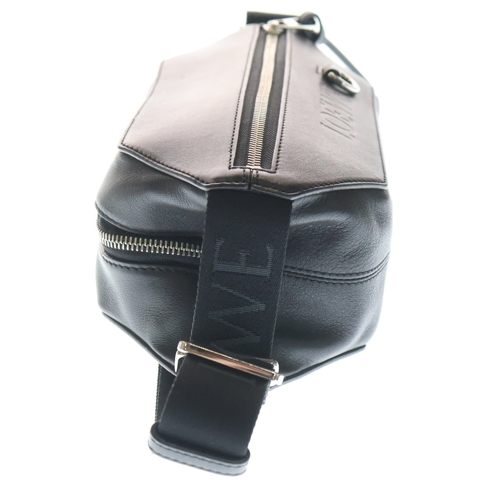 LOEWE(ロエベ) コンバーチブル スリングバッグ ボディバッグ ウエストバッグ ブラック レザー シルバー金具