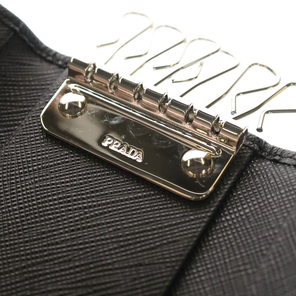 PRADA(プラダ) サフィアーノ トライアングルロゴ バッグチャーム キーケース ブラック レザー 2PG222 シルバー金具