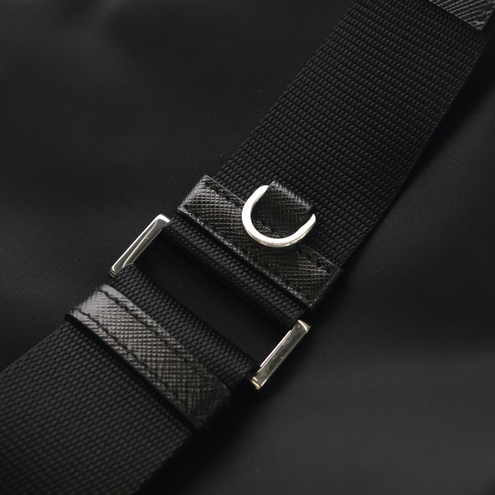 PRADA(プラダ) 三角ロゴ ショルダーバッグ ブラック テスート ナイロン レザー シルバー金具