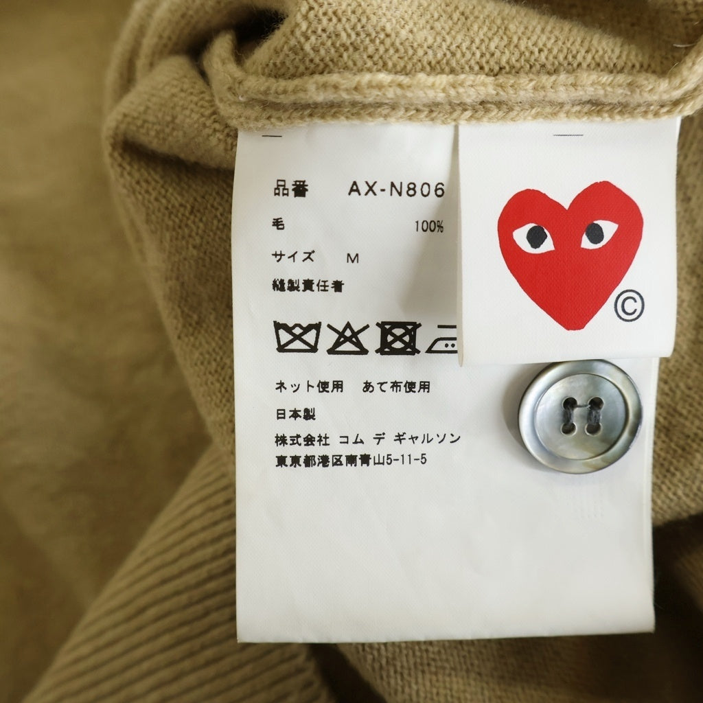 PLAY COMME des GARCONS(プレイコムデギャルソン) AD2025 ハートロゴ ラインストーン Vネック カーディガン ベージュ AX-N806