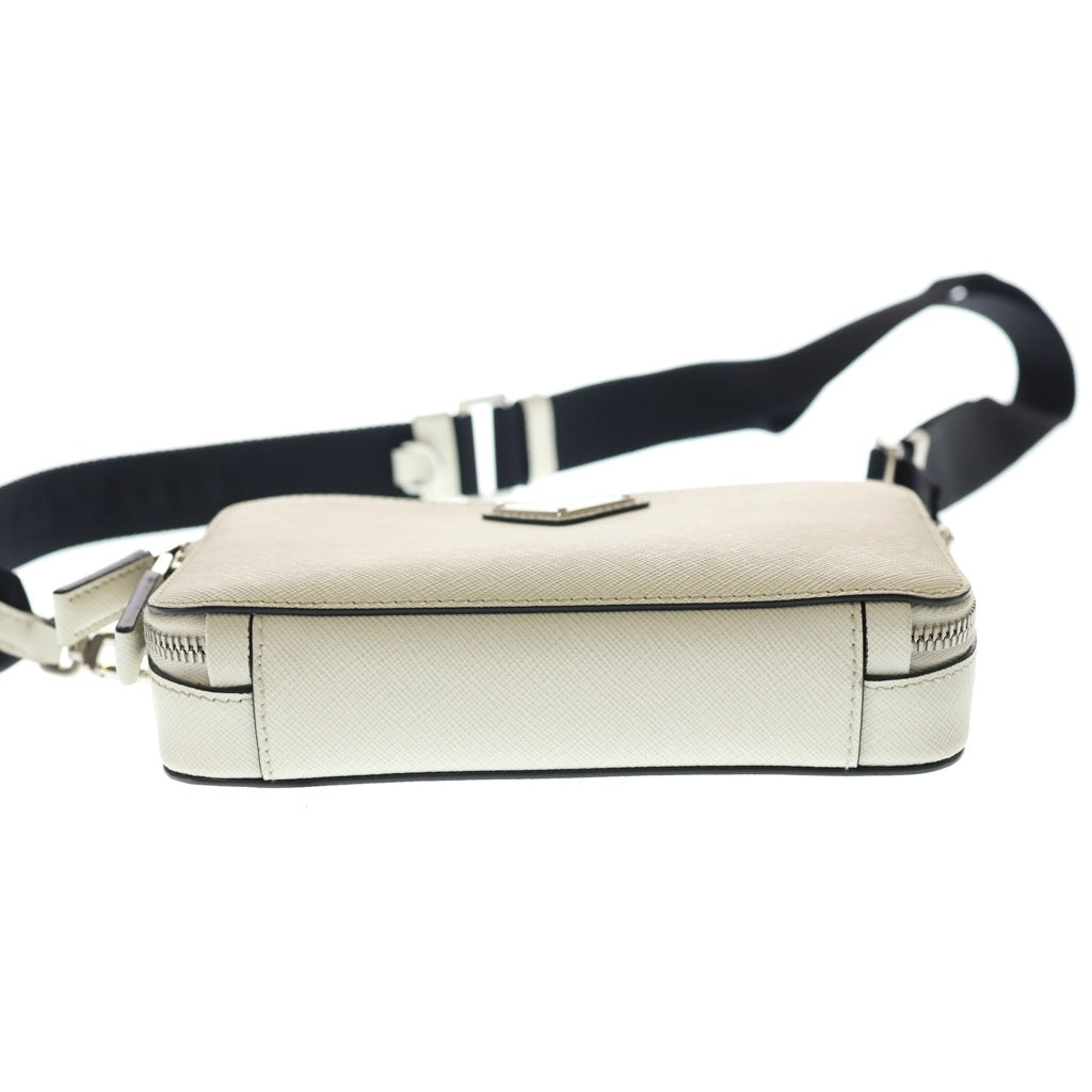 PRADA(プラダ) ブリック サフィアーノレザー トライアングルロゴプレート ショルダーバッグ ホワイト 2VH173 レディース