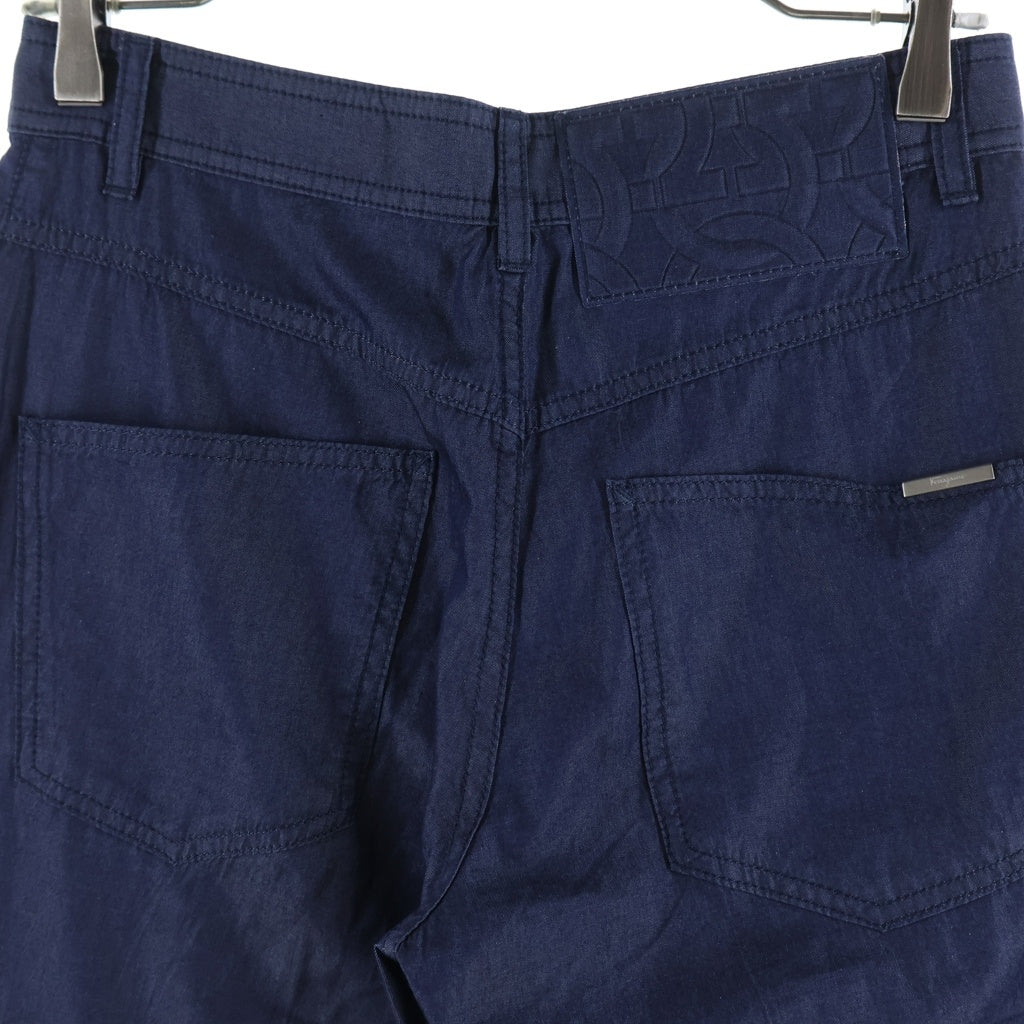 Salvatore Ferragamo(サルヴァトーレ フェラガモ) ガンチーニエンボスロゴ コットン センタープレスパンツ スラックス トラウザーズ ネイビー 13 J846 レディース