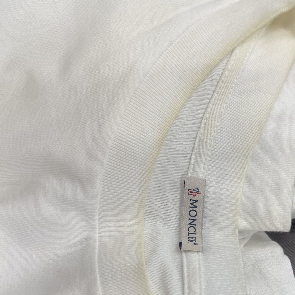MONCLER(モンクレール) フロントロゴ ロングスリーブTシャツ 長袖Tシャツ カットソー ロンT コットン ホワイト C-SCOM-25-27515-L