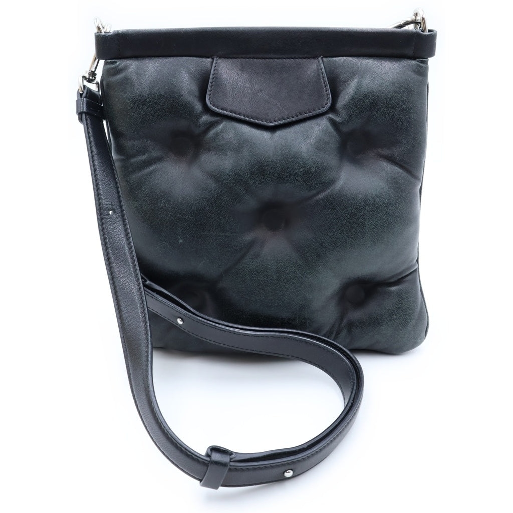 Maison Margiela(メゾンマルジェラ) グラム スラム フラット ポケット ショルダーバッグ ブラック レザー SB1WG0005 シルバー金具