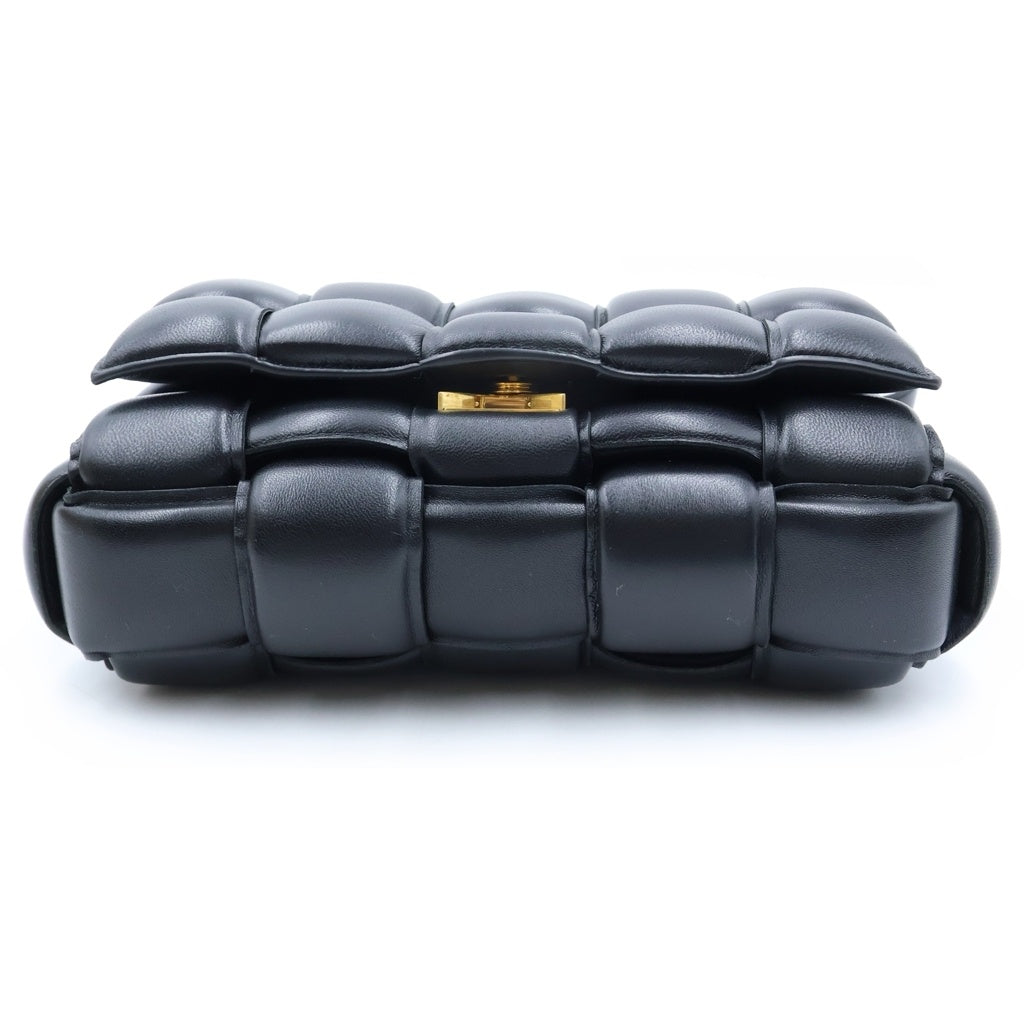 BOTTEGA VENETA(ボッテガヴェネタ) パデッド カセット イントレチャート ショルダーバッグ ブラック レザー レディース