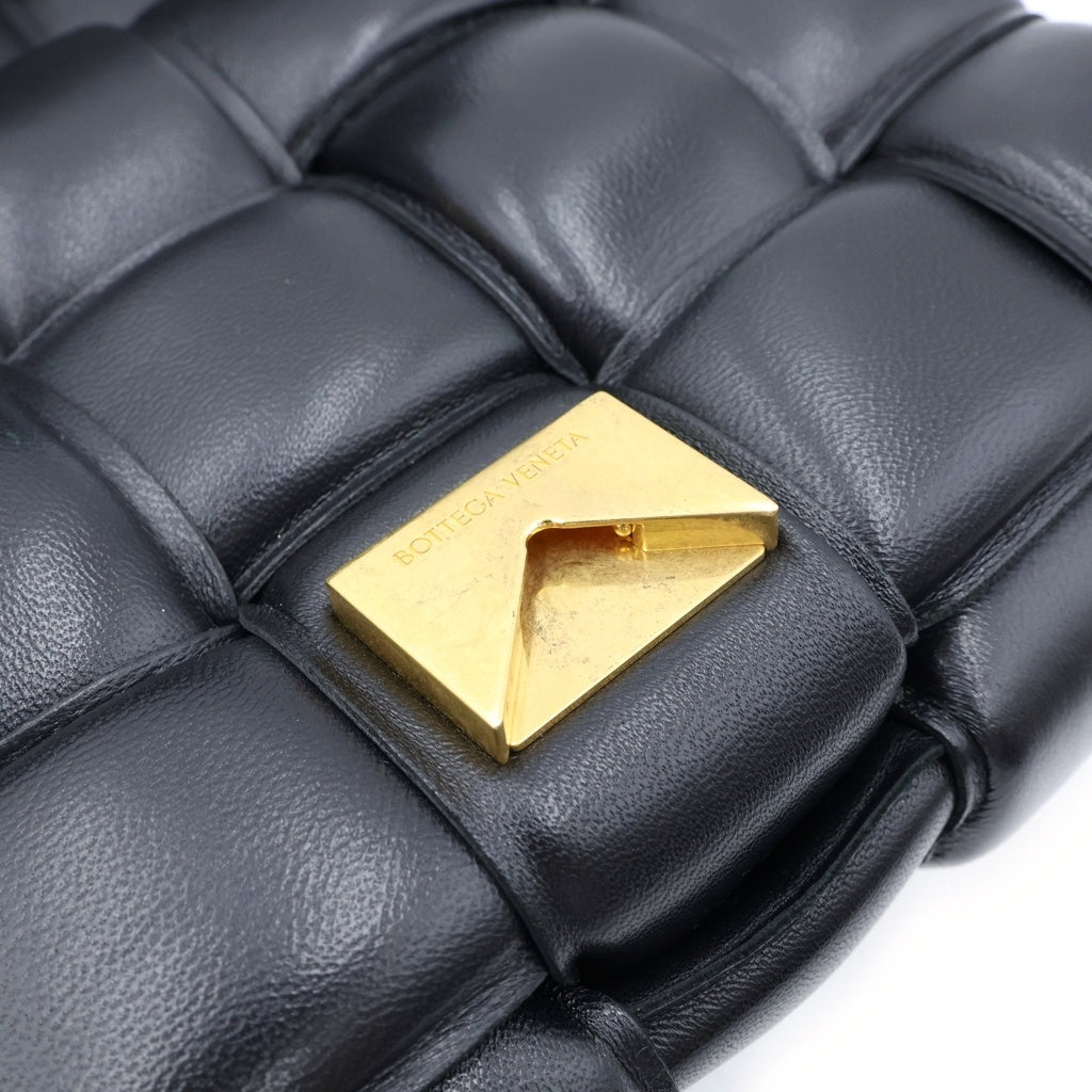 BOTTEGA VENETA(ボッテガヴェネタ) パデッド カセット イントレチャート ショルダーバッグ ブラック レザー レディース